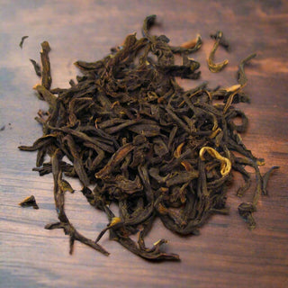 pile of loose leaf tea on wooden table