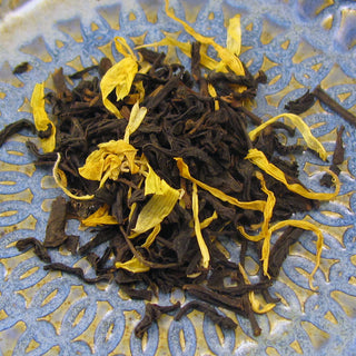 pile of loose leaf tea on blue and yellow plate