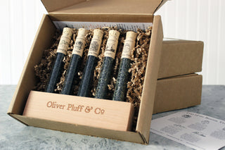 5 glass tubes filled with approx. 9-15g of loose tea each in brown packaging box